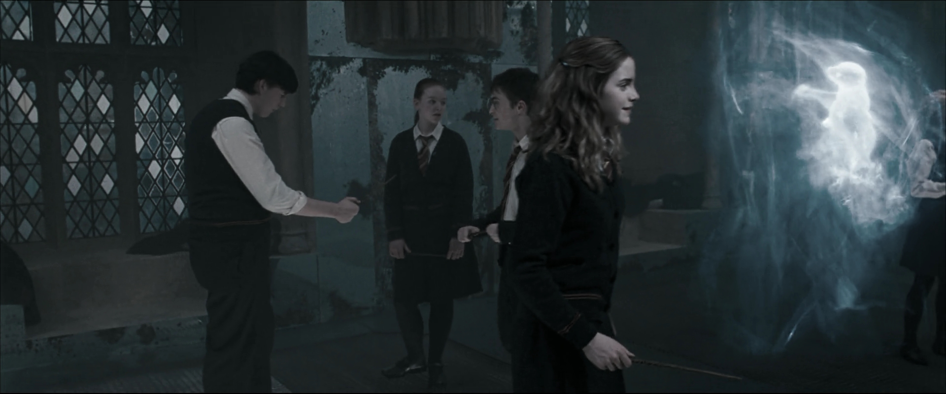 EmmaWatsonFan_dot_nl-HarryPotterAndTheOrderOfThePhoenix4797.jpg