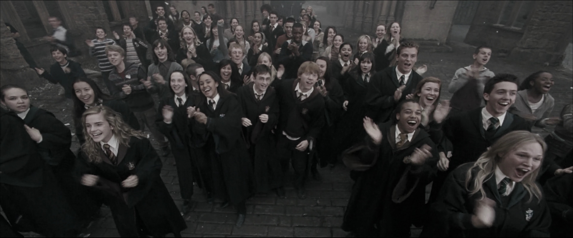 EmmaWatsonFan_dot_nl-HarryPotterAndTheOrderOfThePhoenix5667.jpg