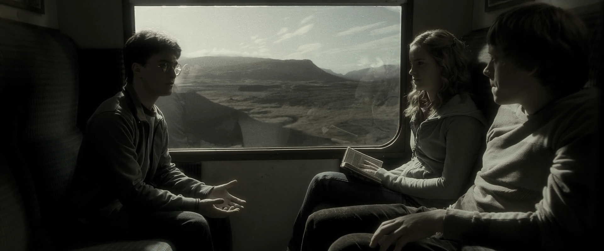 EmmaWatsonFan_dot_nl-HarryPotterAndTheHalfBloodPrince1367.jpg