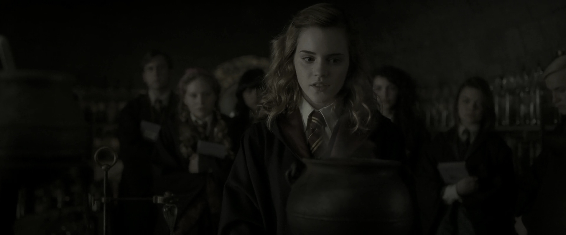 EmmaWatsonFan_dot_nl-HarryPotterAndTheHalfBloodPrince1988.jpg