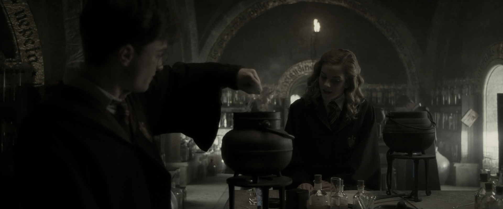 EmmaWatsonFan_dot_nl-HarryPotterAndTheHalfBloodPrince2123.jpg
