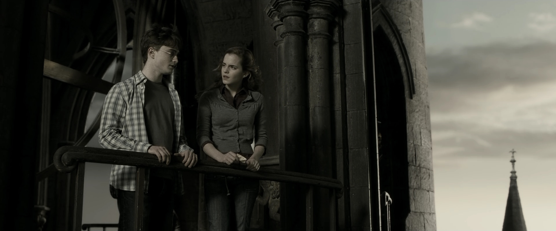 EmmaWatsonFan_dot_nl-HarryPotterAndTheHalfBloodPrince8328.jpg