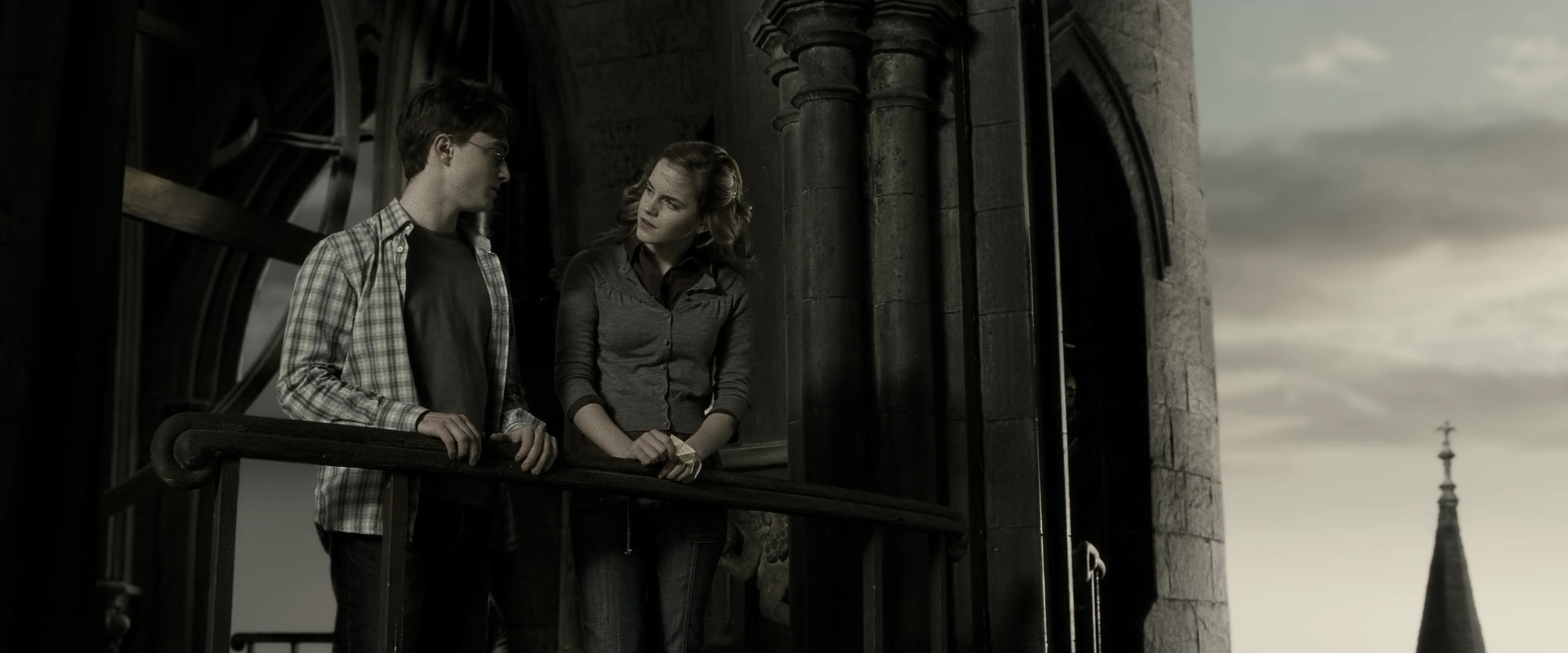 EmmaWatsonFan_dot_nl-HarryPotterAndTheHalfBloodPrince8330.jpg