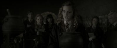 EmmaWatsonFan_dot_nl-HarryPotterAndTheHalfBloodPrince1984.jpg