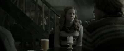 EmmaWatsonFan_dot_nl-HarryPotterAndTheHalfBloodPrince3030.jpg