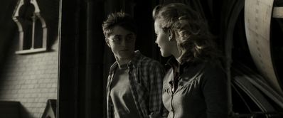 EmmaWatsonFan_dot_nl-HarryPotterAndTheHalfBloodPrince8321.jpg