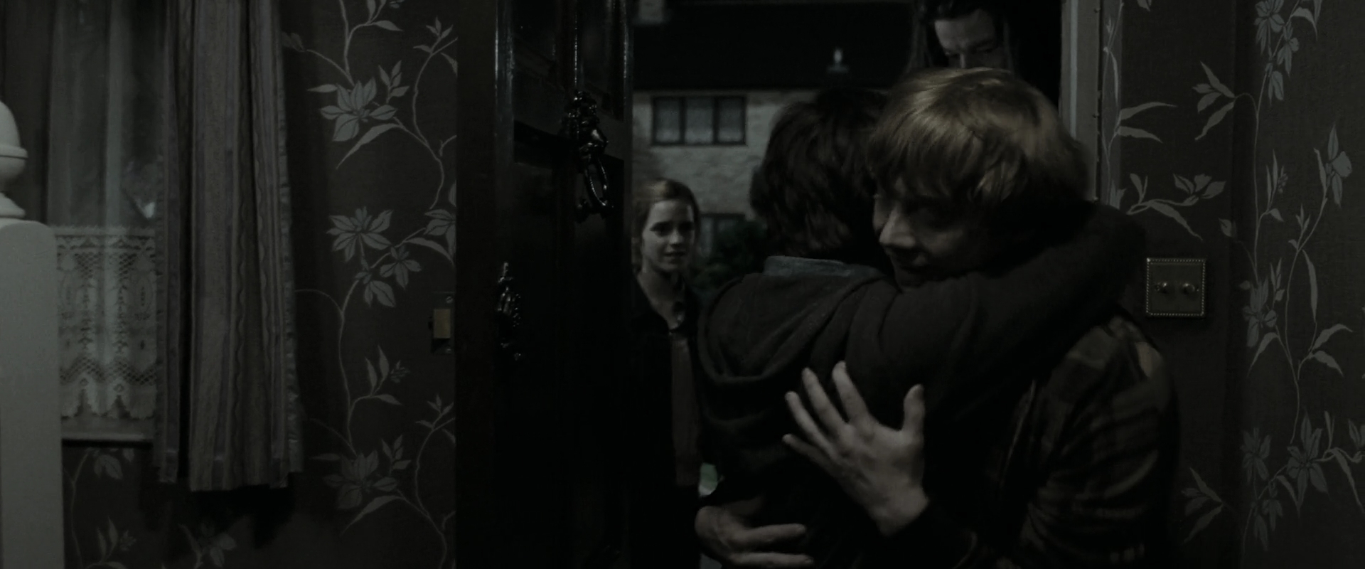 EmmaWatsonFan_dot_nl-HarryPotterAndTheDeathlyHallowsPart1-0658.jpg EmmaWatsonFan_dot_nl-HarryPotterAndTheDeathlyHallowsPart1-0658.jpg