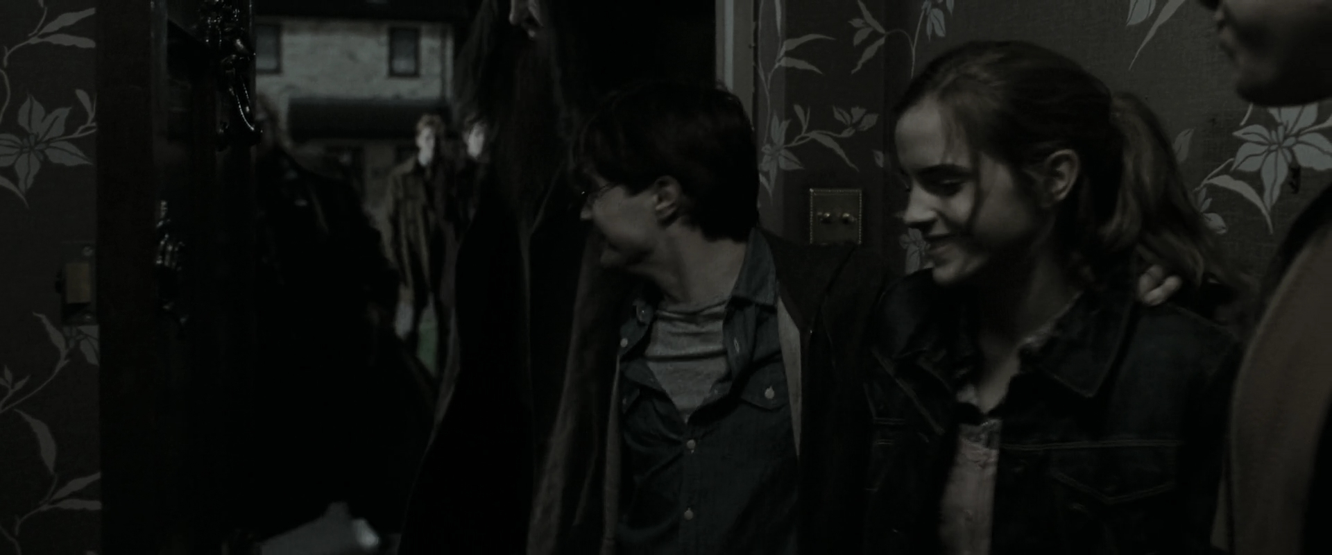 EmmaWatsonFan_dot_nl-HarryPotterAndTheDeathlyHallowsPart1-0662.jpg EmmaWatsonFan_dot_nl-HarryPotterAndTheDeathlyHallowsPart1-0662.jpg