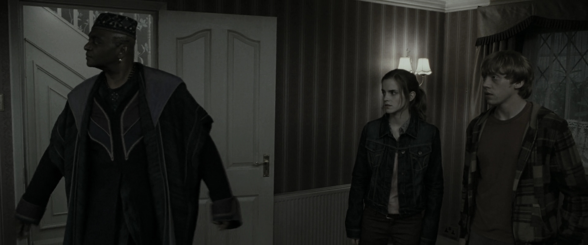 EmmaWatsonFan_dot_nl-HarryPotterAndTheDeathlyHallowsPart1-0671.jpg EmmaWatsonFan_dot_nl-HarryPotterAndTheDeathlyHallowsPart1-0671.jpg