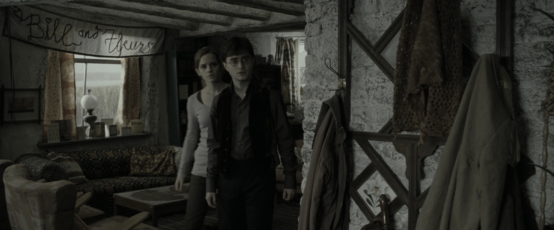 EmmaWatsonFan_dot_nl-HarryPotterAndTheDeathlyHallowsPart1-1632.jpg