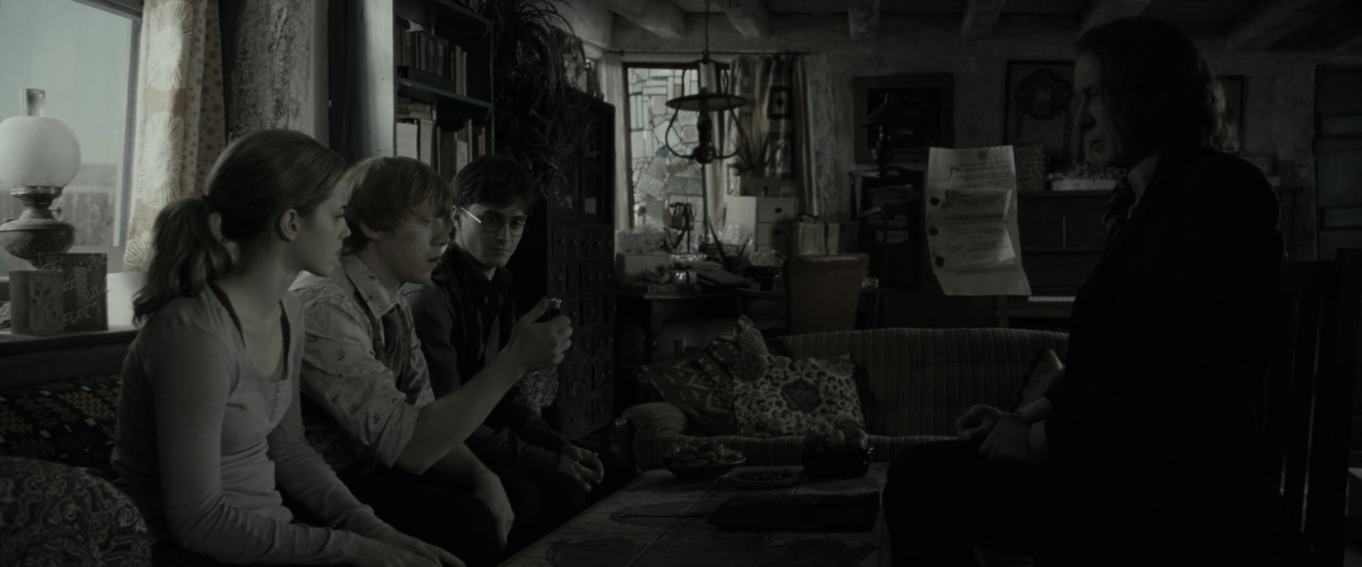 EmmaWatsonFan_dot_nl-HarryPotterAndTheDeathlyHallowsPart1-1707.jpg