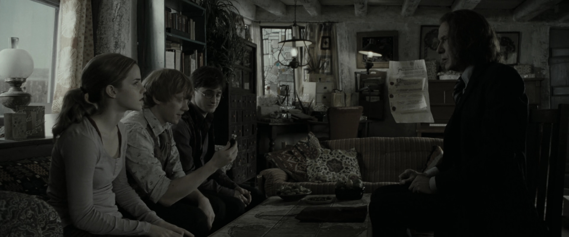 EmmaWatsonFan_dot_nl-HarryPotterAndTheDeathlyHallowsPart1-1713.jpg