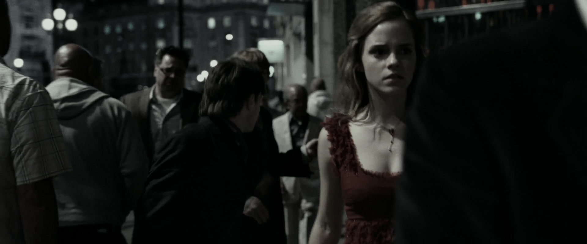 EmmaWatsonFan_dot_nl-HarryPotterAndTheDeathlyHallowsPart1-2113.jpg