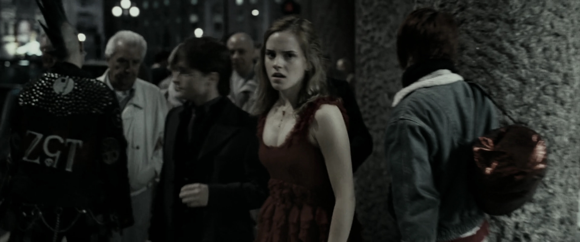 EmmaWatsonFan_dot_nl-HarryPotterAndTheDeathlyHallowsPart1-2118.jpg