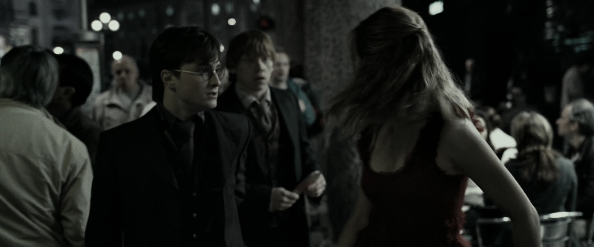 EmmaWatsonFan_dot_nl-HarryPotterAndTheDeathlyHallowsPart1-2121.jpg EmmaWatsonFan_dot_nl-HarryPotterAndTheDeathlyHallowsPart1-2121.jpg