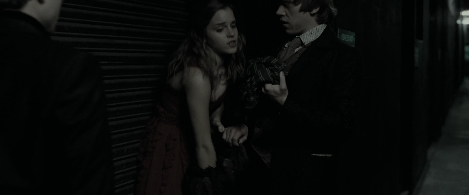 EmmaWatsonFan_dot_nl-HarryPotterAndTheDeathlyHallowsPart1-2138.jpg EmmaWatsonFan_dot_nl-HarryPotterAndTheDeathlyHallowsPart1-2138.jpg