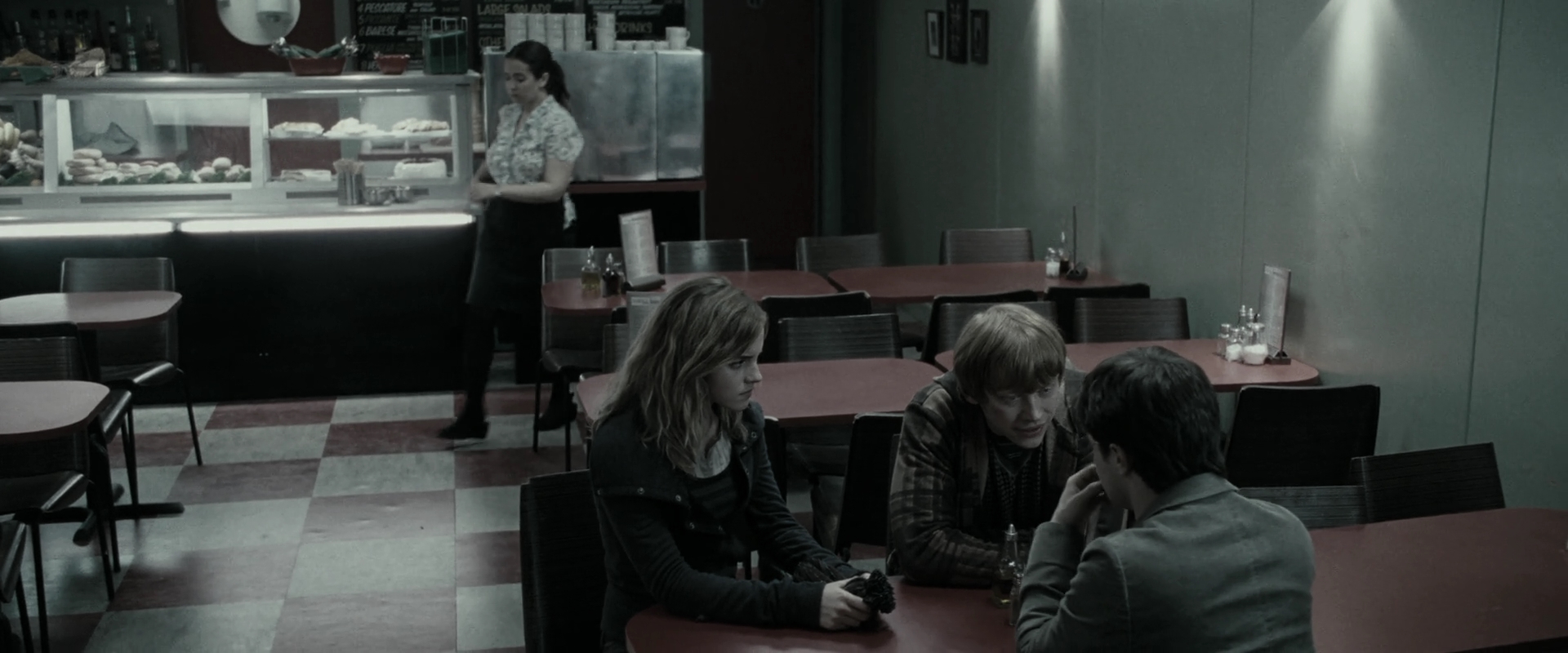 EmmaWatsonFan_dot_nl-HarryPotterAndTheDeathlyHallowsPart1-2159.jpg EmmaWatsonFan_dot_nl-HarryPotterAndTheDeathlyHallowsPart1-2159.jpg