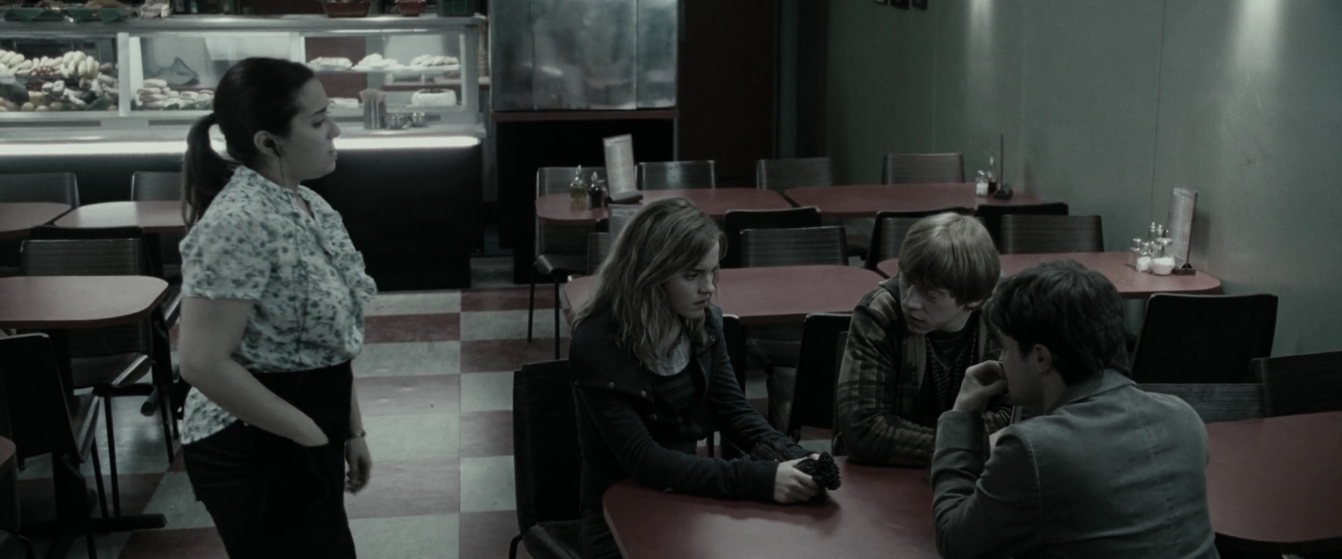 EmmaWatsonFan_dot_nl-HarryPotterAndTheDeathlyHallowsPart1-2163.jpg EmmaWatsonFan_dot_nl-HarryPotterAndTheDeathlyHallowsPart1-2163.jpg