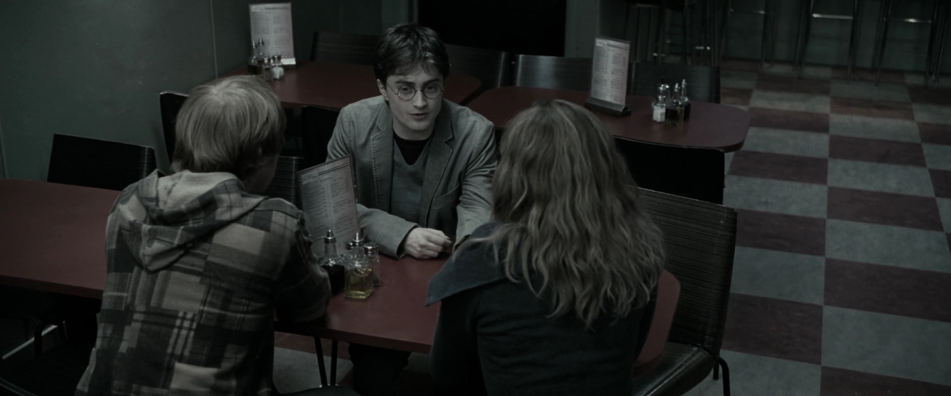 EmmaWatsonFan_dot_nl-HarryPotterAndTheDeathlyHallowsPart1-2190.jpg EmmaWatsonFan_dot_nl-HarryPotterAndTheDeathlyHallowsPart1-2190.jpg