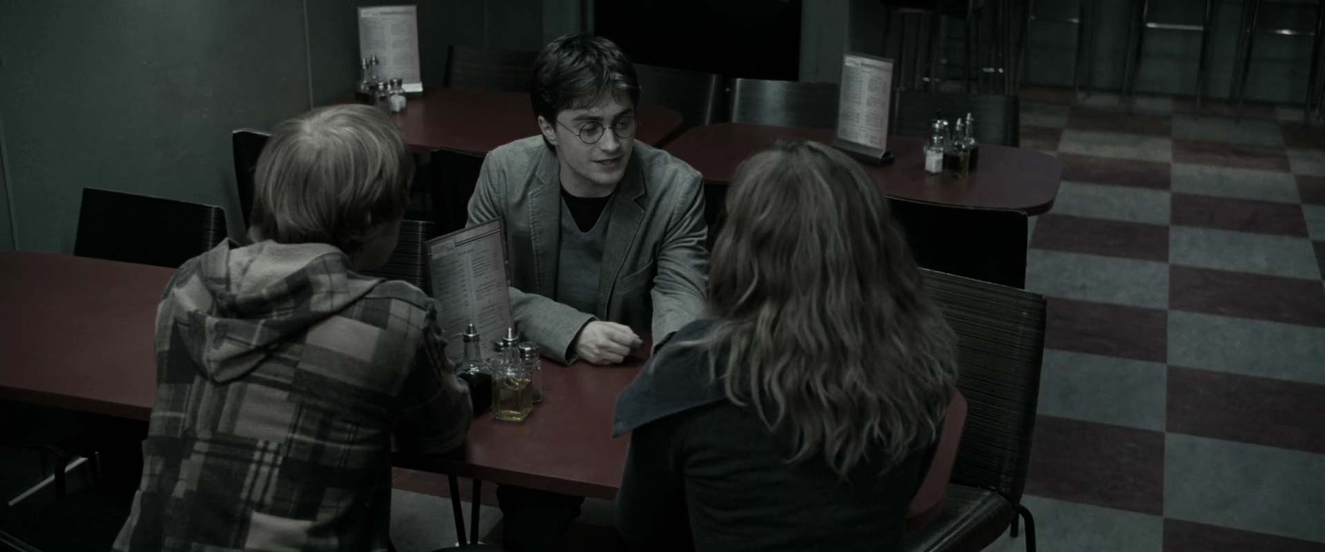 EmmaWatsonFan_dot_nl-HarryPotterAndTheDeathlyHallowsPart1-2191.jpg EmmaWatsonFan_dot_nl-HarryPotterAndTheDeathlyHallowsPart1-2191.jpg