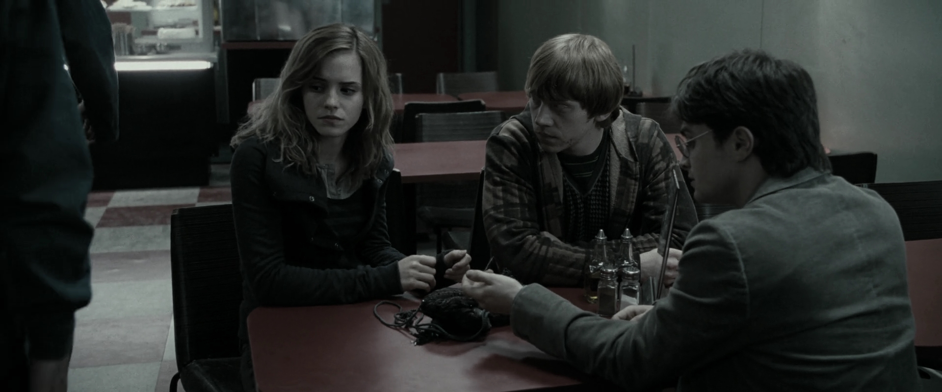 EmmaWatsonFan_dot_nl-HarryPotterAndTheDeathlyHallowsPart1-2196.jpg EmmaWatsonFan_dot_nl-HarryPotterAndTheDeathlyHallowsPart1-2196.jpg