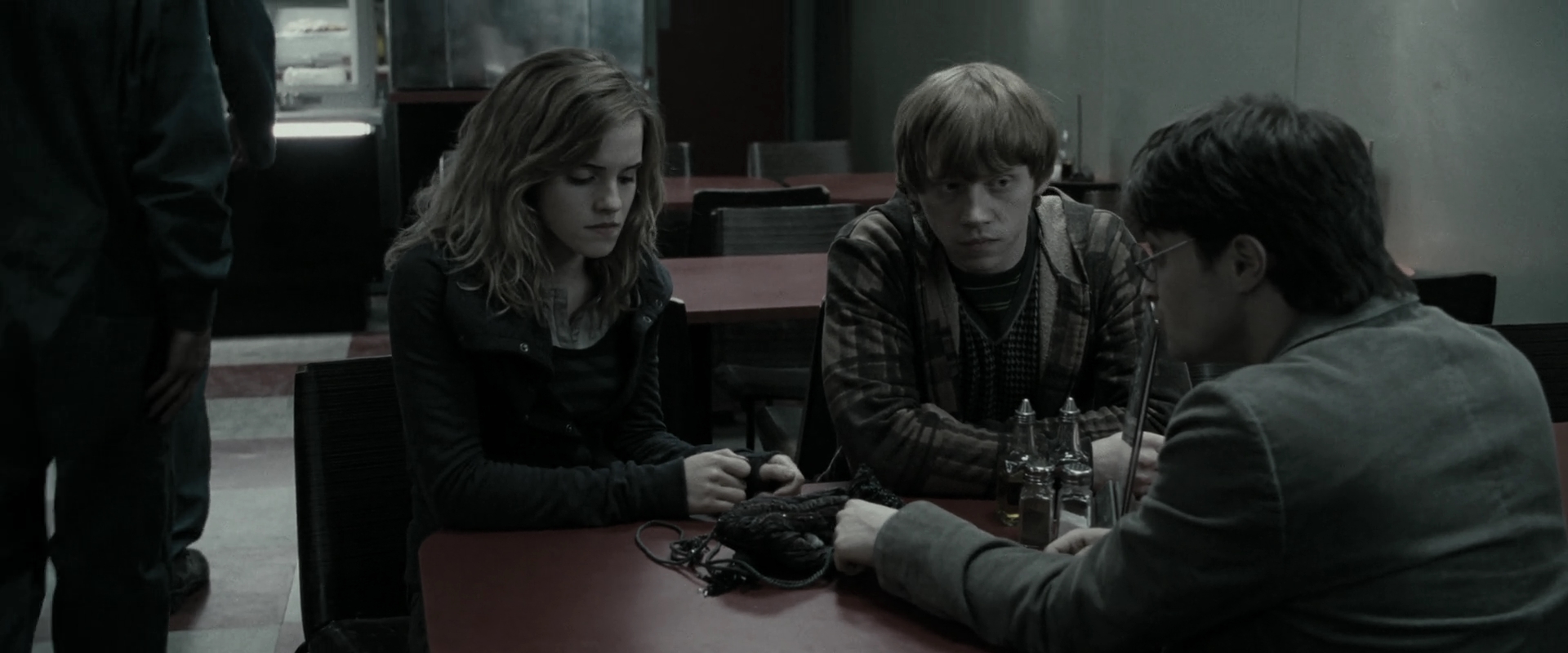 EmmaWatsonFan_dot_nl-HarryPotterAndTheDeathlyHallowsPart1-2197.jpg EmmaWatsonFan_dot_nl-HarryPotterAndTheDeathlyHallowsPart1-2197.jpg