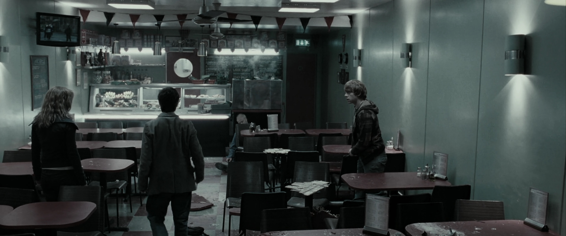 EmmaWatsonFan_dot_nl-HarryPotterAndTheDeathlyHallowsPart1-2241.jpg EmmaWatsonFan_dot_nl-HarryPotterAndTheDeathlyHallowsPart1-2241.jpg