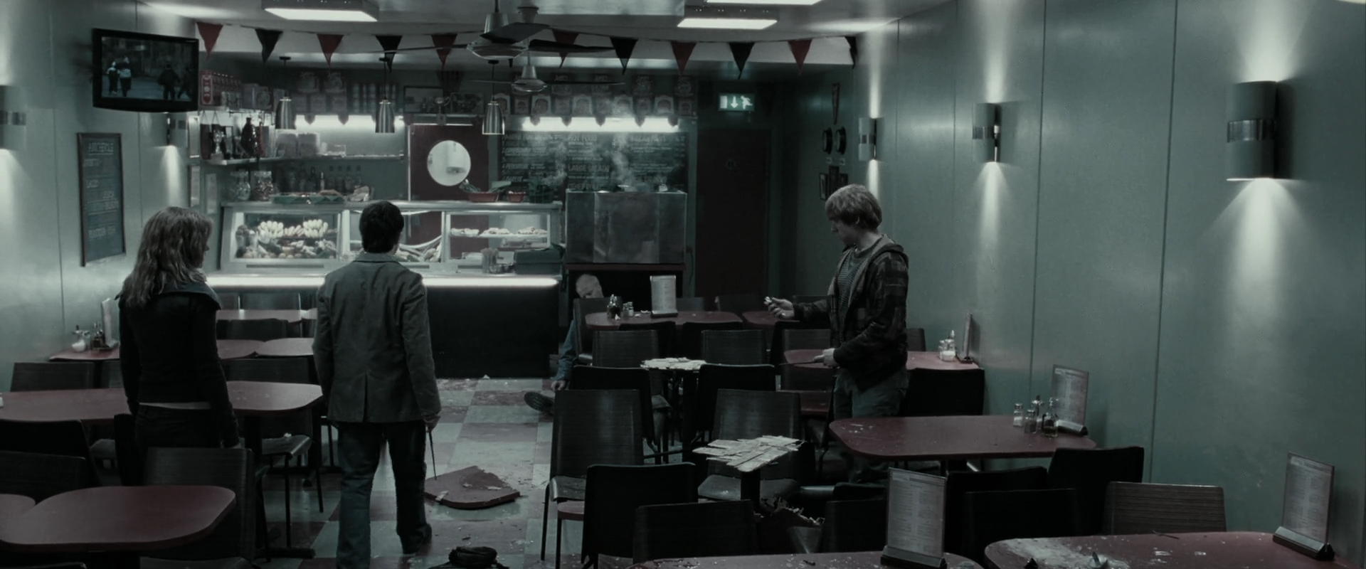 EmmaWatsonFan_dot_nl-HarryPotterAndTheDeathlyHallowsPart1-2242.jpg EmmaWatsonFan_dot_nl-HarryPotterAndTheDeathlyHallowsPart1-2242.jpg