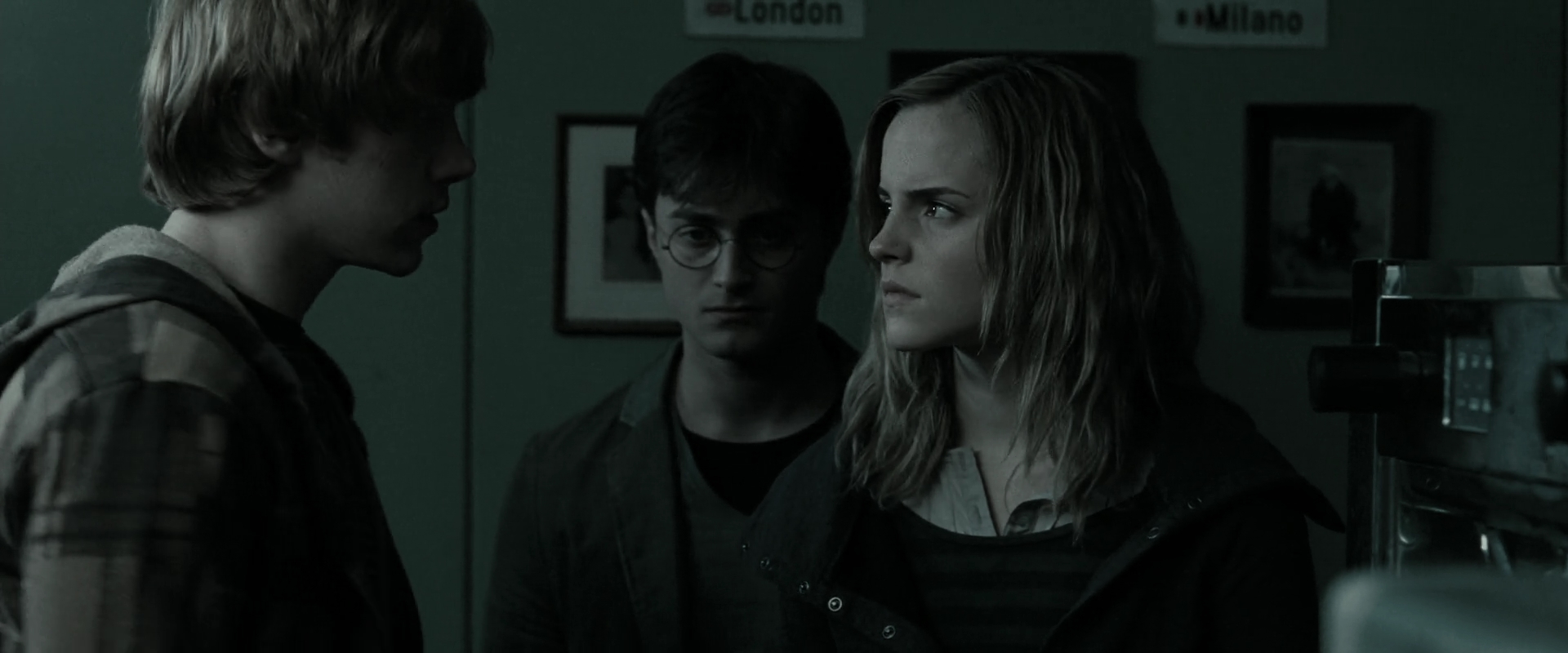 EmmaWatsonFan_dot_nl-HarryPotterAndTheDeathlyHallowsPart1-2286.jpg EmmaWatsonFan_dot_nl-HarryPotterAndTheDeathlyHallowsPart1-2286.jpg