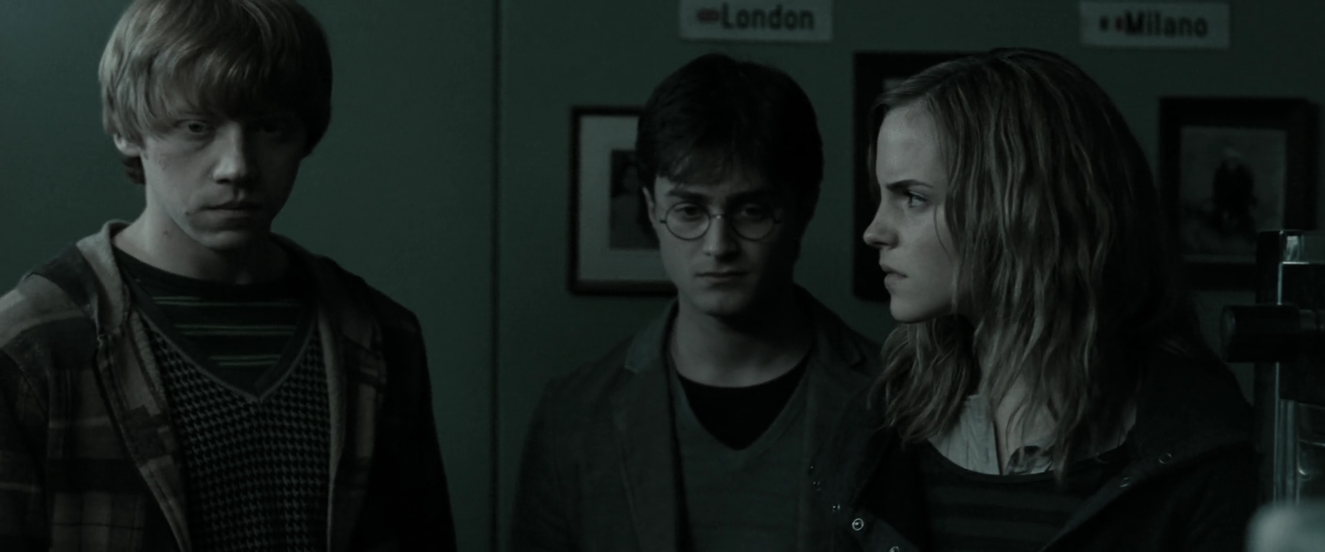 EmmaWatsonFan_dot_nl-HarryPotterAndTheDeathlyHallowsPart1-2288.jpg