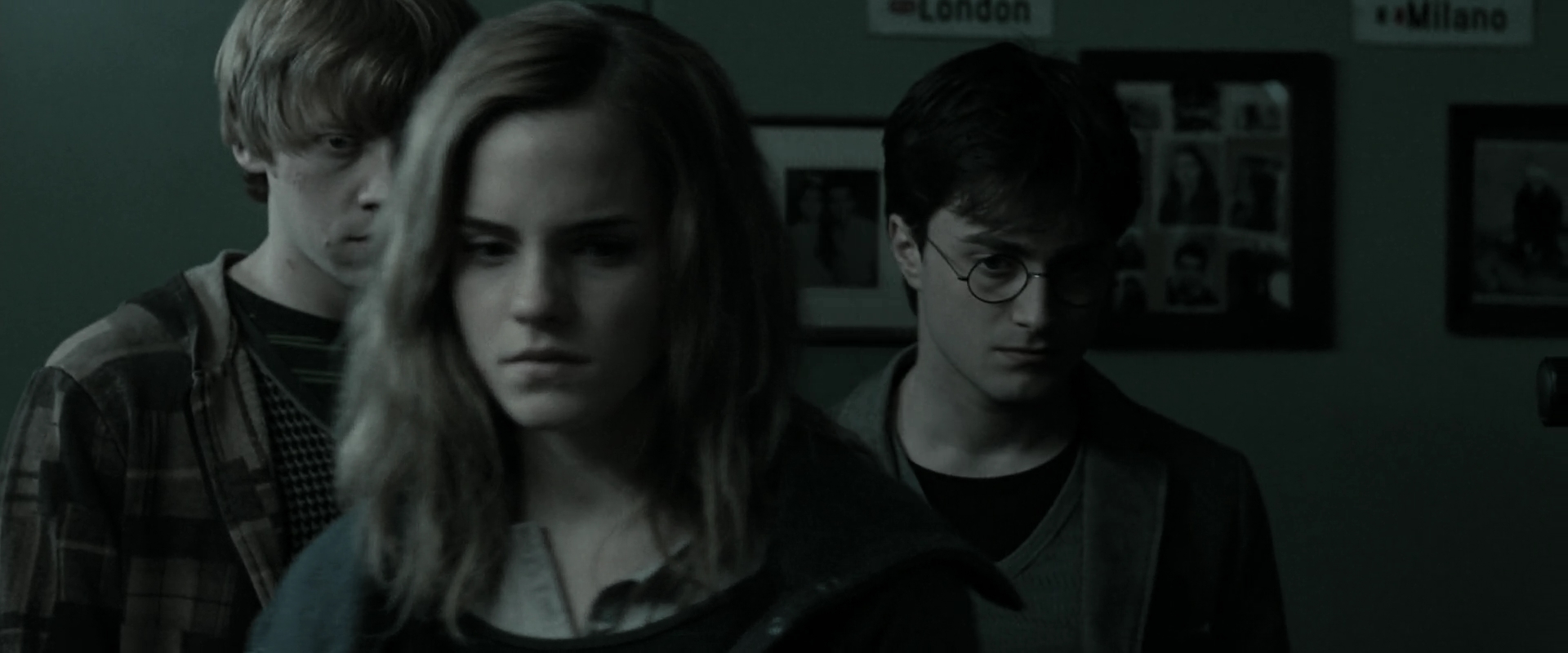 EmmaWatsonFan_dot_nl-HarryPotterAndTheDeathlyHallowsPart1-2292.jpg