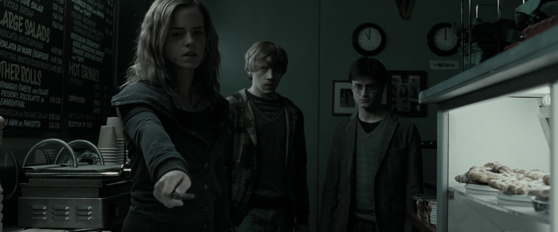 EmmaWatsonFan_dot_nl-HarryPotterAndTheDeathlyHallowsPart1-2299.jpg