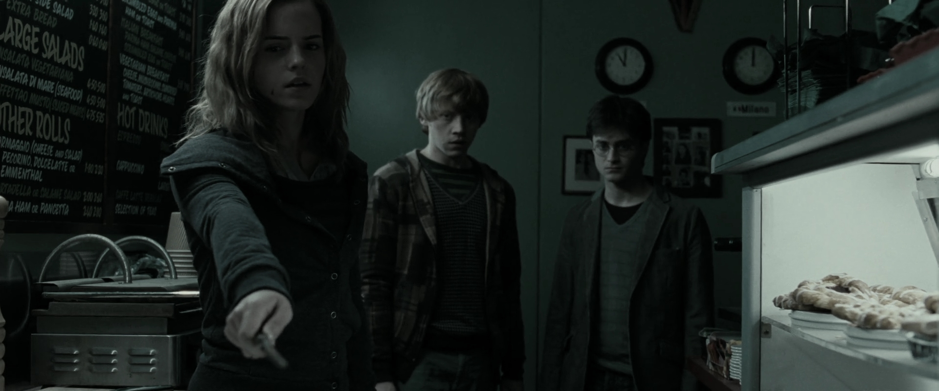 EmmaWatsonFan_dot_nl-HarryPotterAndTheDeathlyHallowsPart1-2300.jpg