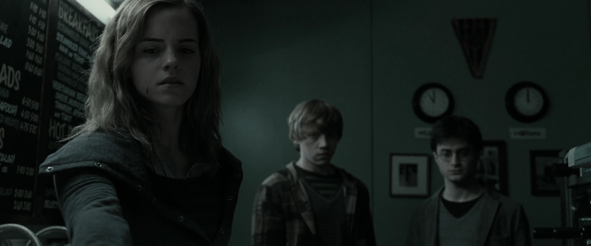 EmmaWatsonFan_dot_nl-HarryPotterAndTheDeathlyHallowsPart1-2315.jpg EmmaWatsonFan_dot_nl-HarryPotterAndTheDeathlyHallowsPart1-2315.jpg