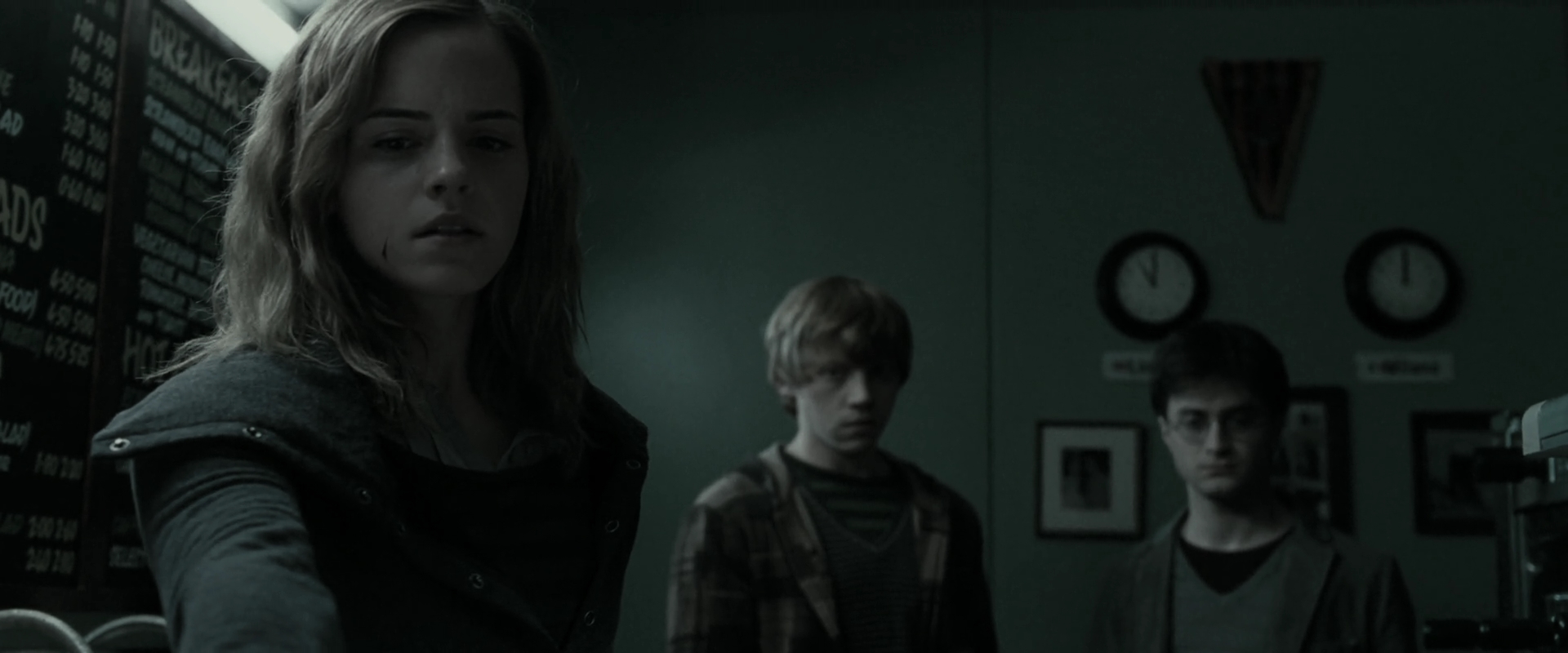 EmmaWatsonFan_dot_nl-HarryPotterAndTheDeathlyHallowsPart1-2316.jpg
