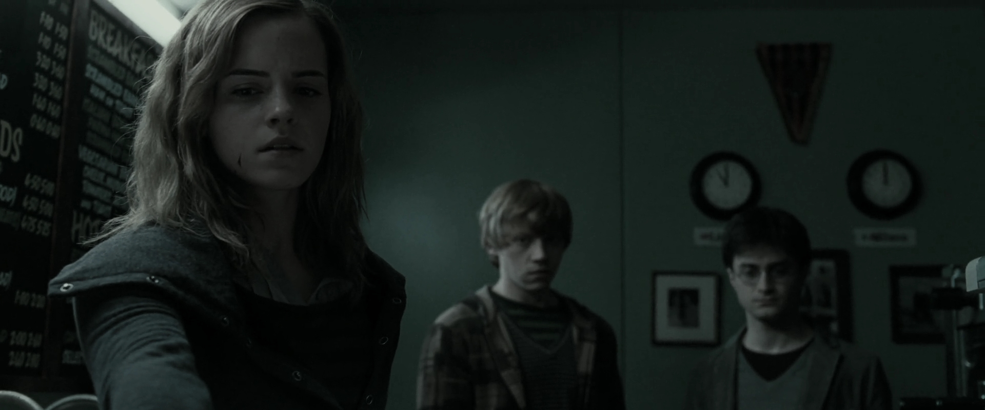 EmmaWatsonFan_dot_nl-HarryPotterAndTheDeathlyHallowsPart1-2317.jpg EmmaWatsonFan_dot_nl-HarryPotterAndTheDeathlyHallowsPart1-2317.jpg