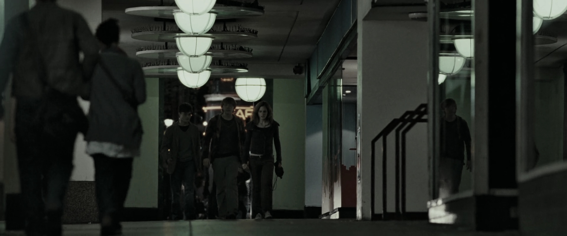 EmmaWatsonFan_dot_nl-HarryPotterAndTheDeathlyHallowsPart1-2324.jpg EmmaWatsonFan_dot_nl-HarryPotterAndTheDeathlyHallowsPart1-2324.jpg