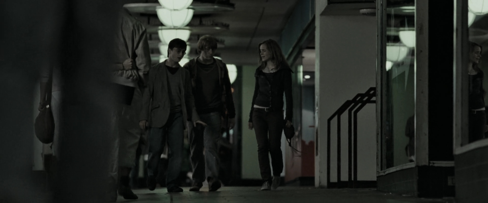 EmmaWatsonFan_dot_nl-HarryPotterAndTheDeathlyHallowsPart1-2338.jpg EmmaWatsonFan_dot_nl-HarryPotterAndTheDeathlyHallowsPart1-2338.jpg