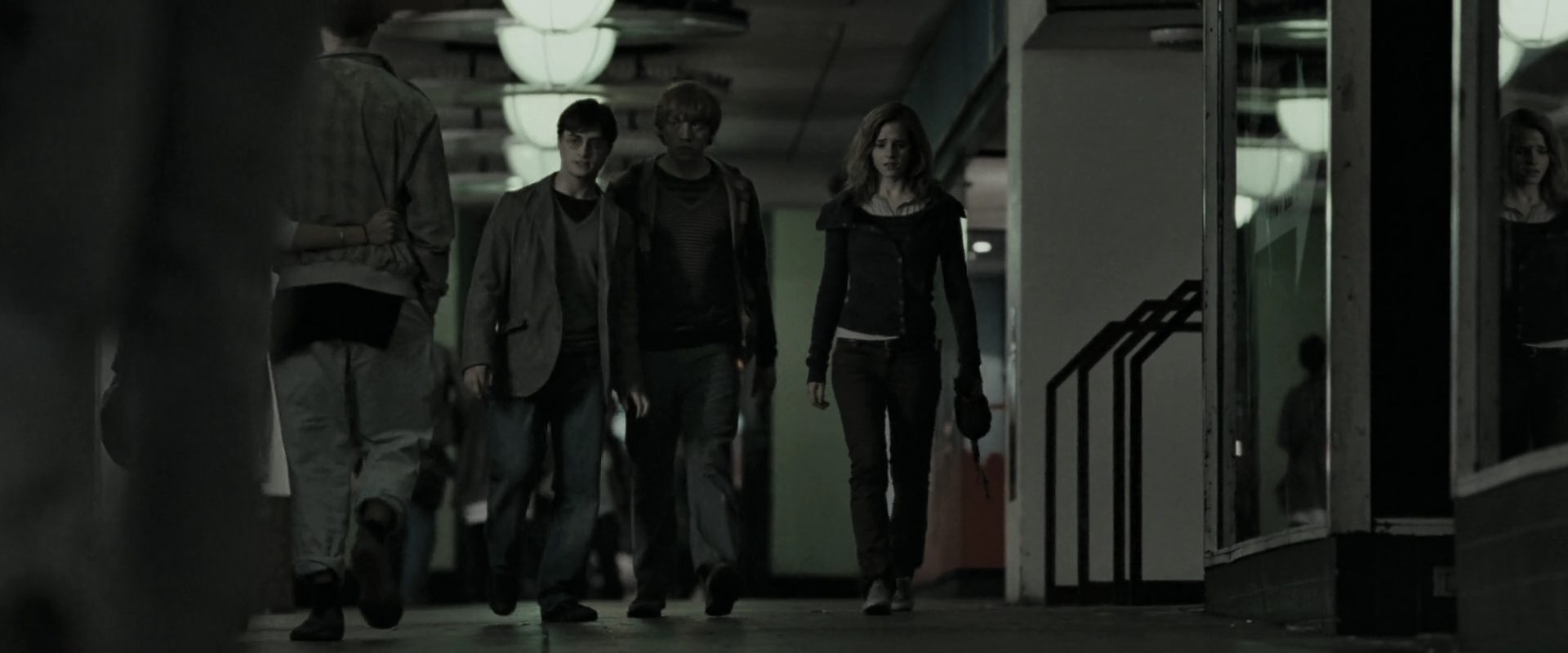 EmmaWatsonFan_dot_nl-HarryPotterAndTheDeathlyHallowsPart1-2339.jpg EmmaWatsonFan_dot_nl-HarryPotterAndTheDeathlyHallowsPart1-2339.jpg