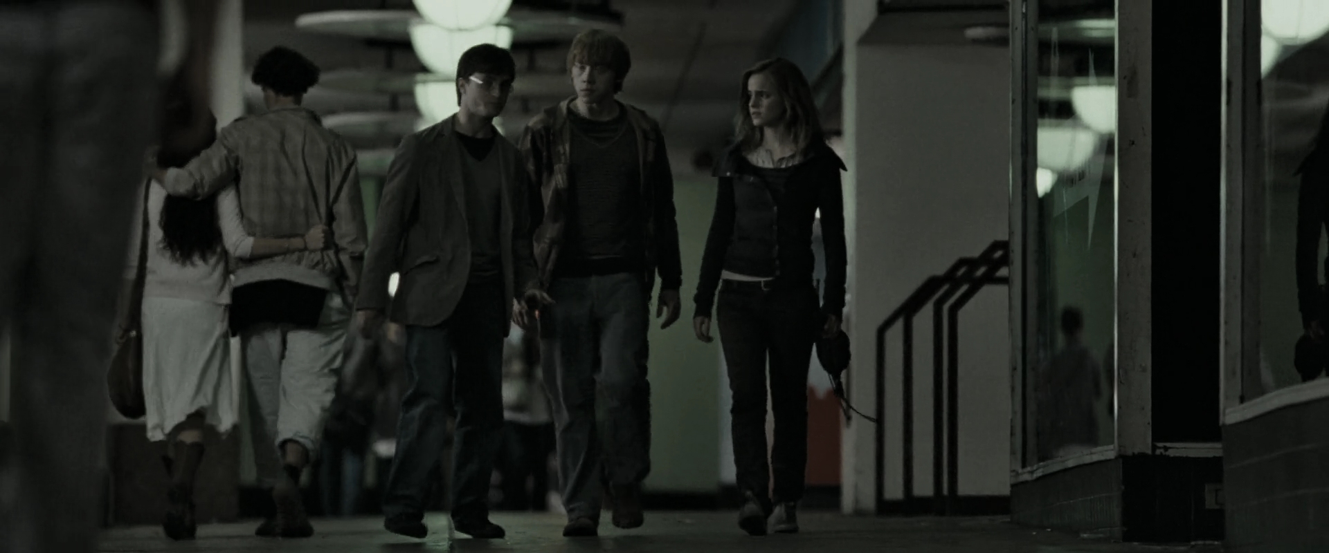 EmmaWatsonFan_dot_nl-HarryPotterAndTheDeathlyHallowsPart1-2341.jpg EmmaWatsonFan_dot_nl-HarryPotterAndTheDeathlyHallowsPart1-2341.jpg