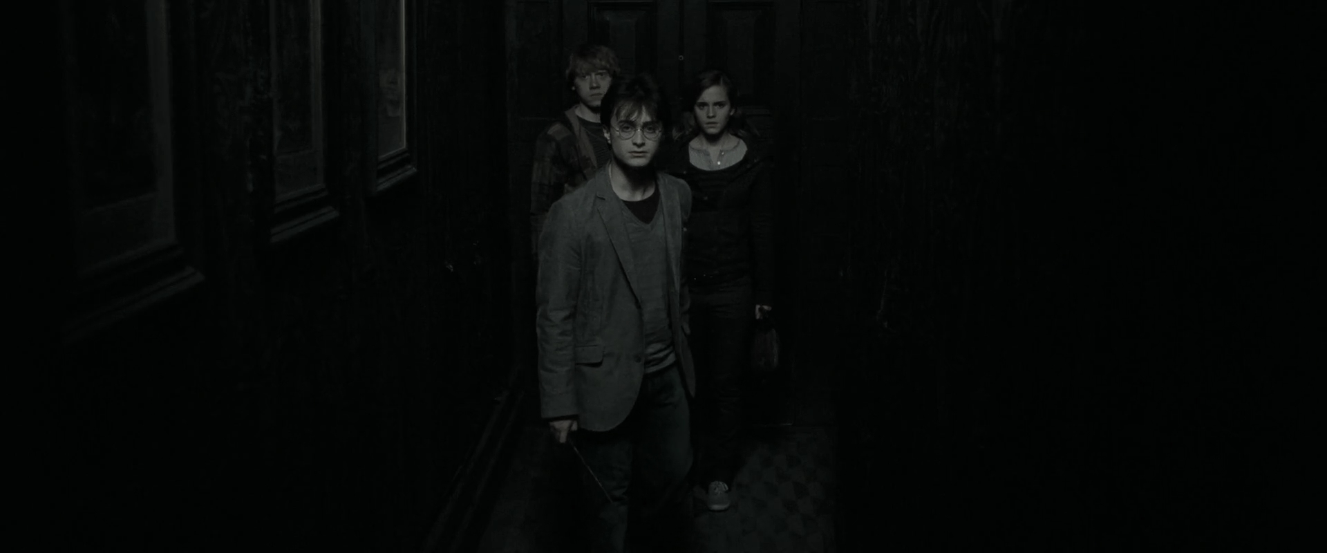 EmmaWatsonFan_dot_nl-HarryPotterAndTheDeathlyHallowsPart1-2372.jpg EmmaWatsonFan_dot_nl-HarryPotterAndTheDeathlyHallowsPart1-2372.jpg