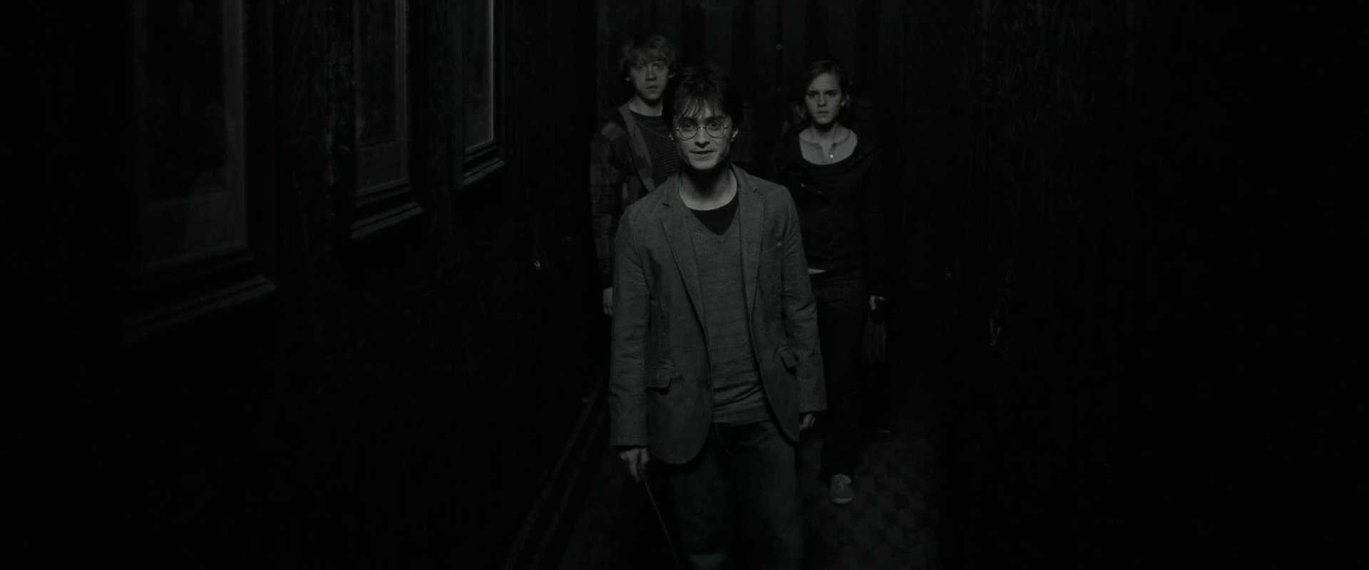 EmmaWatsonFan_dot_nl-HarryPotterAndTheDeathlyHallowsPart1-2376.jpg EmmaWatsonFan_dot_nl-HarryPotterAndTheDeathlyHallowsPart1-2376.jpg