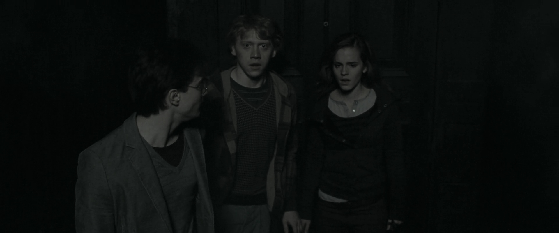 EmmaWatsonFan_dot_nl-HarryPotterAndTheDeathlyHallowsPart1-2387.jpg EmmaWatsonFan_dot_nl-HarryPotterAndTheDeathlyHallowsPart1-2387.jpg