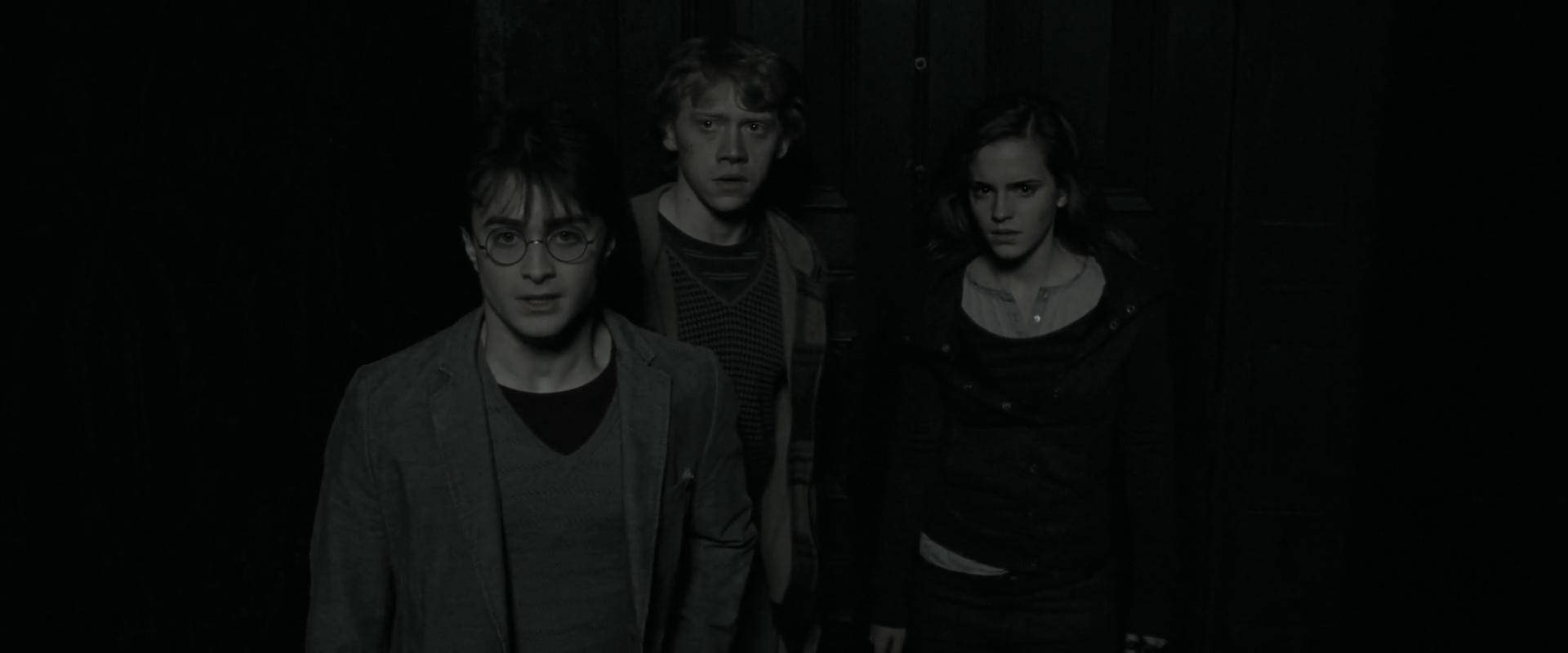 EmmaWatsonFan_dot_nl-HarryPotterAndTheDeathlyHallowsPart1-2395.jpg EmmaWatsonFan_dot_nl-HarryPotterAndTheDeathlyHallowsPart1-2395.jpg