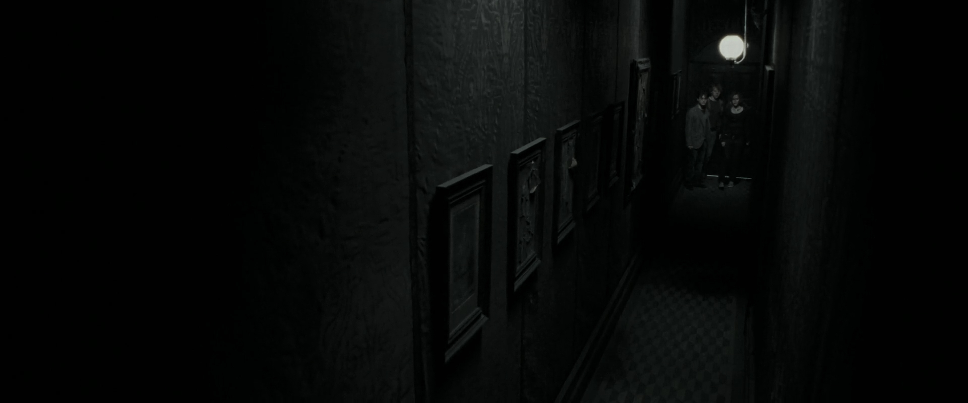 EmmaWatsonFan_dot_nl-HarryPotterAndTheDeathlyHallowsPart1-2401.jpg EmmaWatsonFan_dot_nl-HarryPotterAndTheDeathlyHallowsPart1-2401.jpg