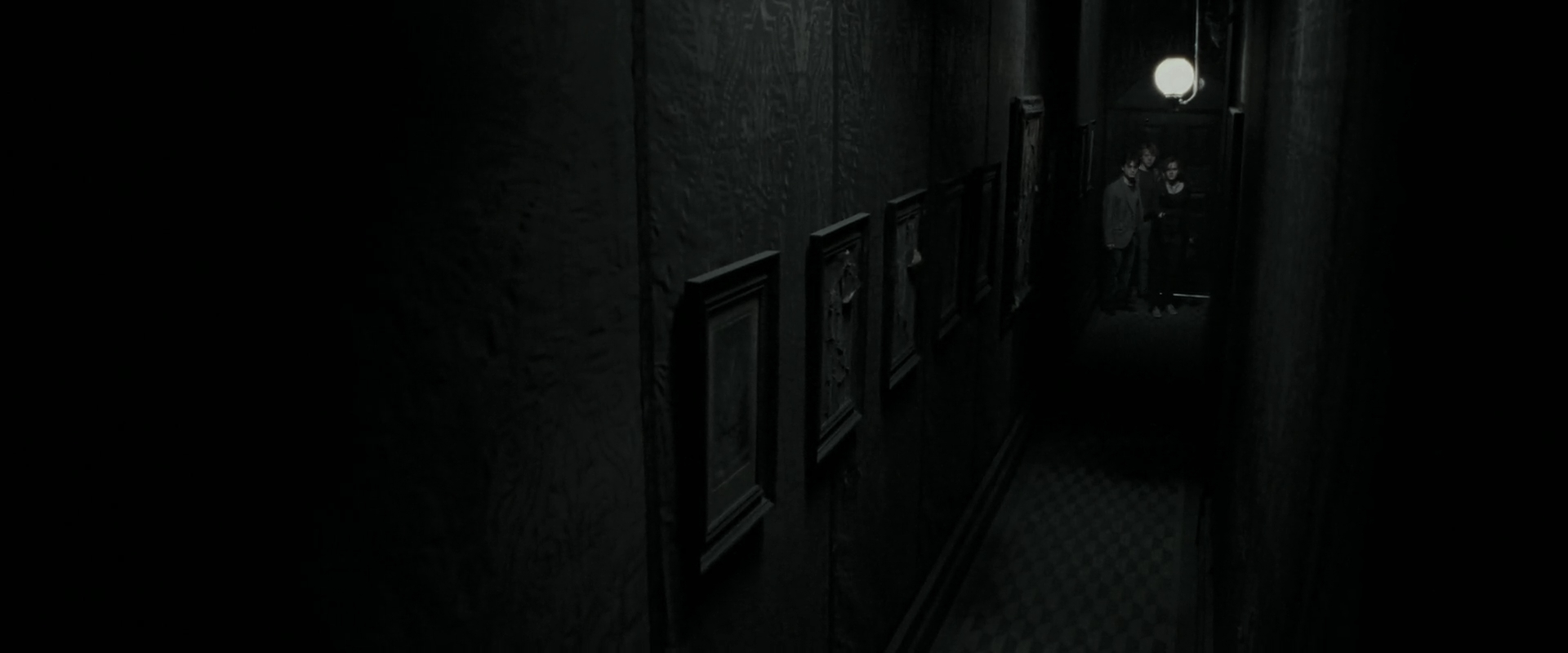 EmmaWatsonFan_dot_nl-HarryPotterAndTheDeathlyHallowsPart1-2404.jpg EmmaWatsonFan_dot_nl-HarryPotterAndTheDeathlyHallowsPart1-2404.jpg