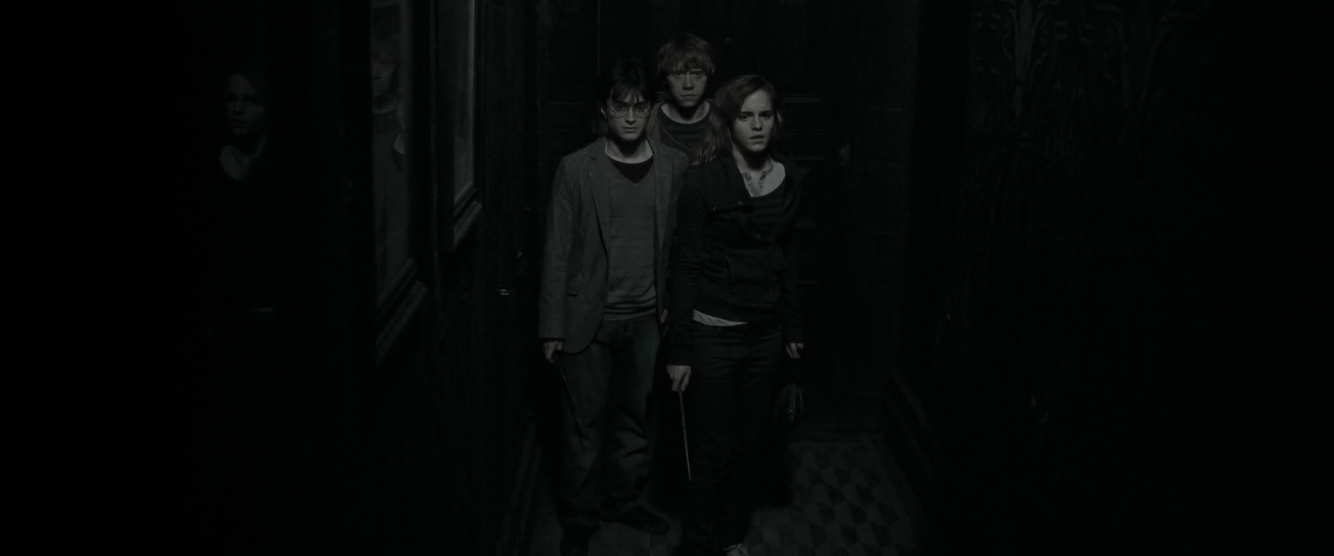 EmmaWatsonFan_dot_nl-HarryPotterAndTheDeathlyHallowsPart1-2410.jpg