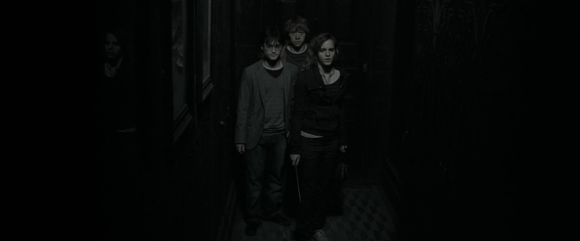 EmmaWatsonFan_dot_nl-HarryPotterAndTheDeathlyHallowsPart1-2411.jpg
