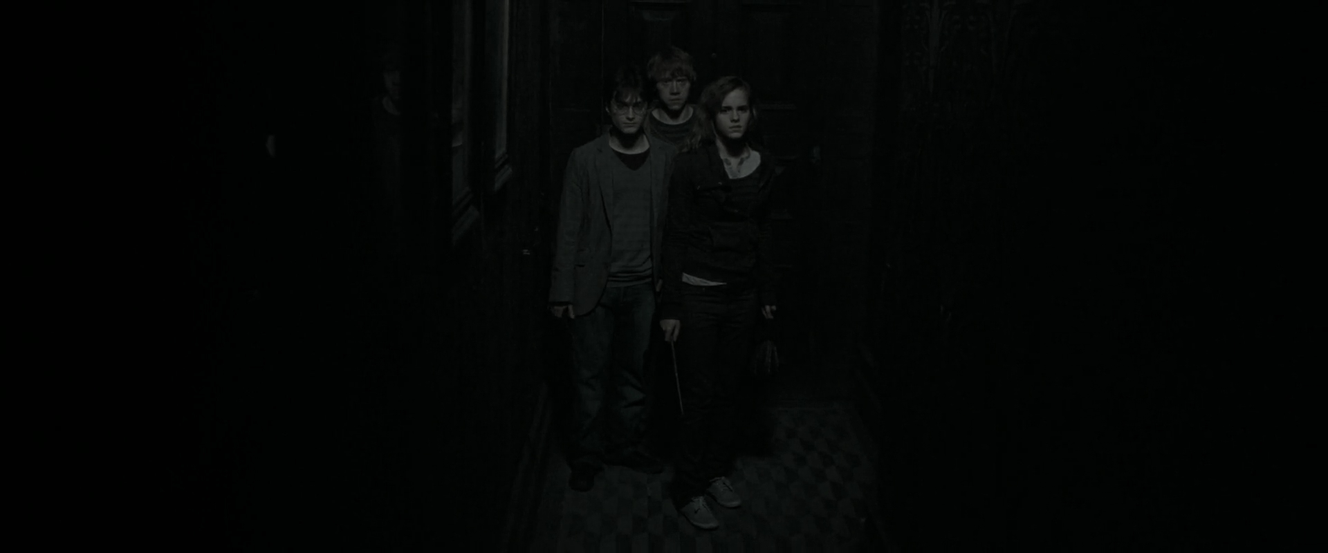 EmmaWatsonFan_dot_nl-HarryPotterAndTheDeathlyHallowsPart1-2415.jpg