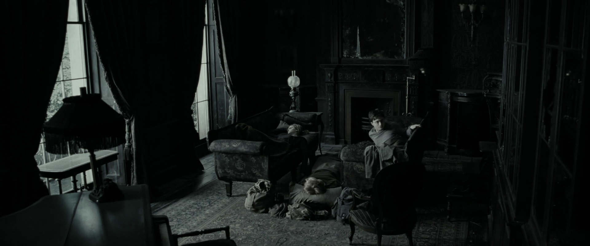 EmmaWatsonFan_dot_nl-HarryPotterAndTheDeathlyHallowsPart1-2453.jpg EmmaWatsonFan_dot_nl-HarryPotterAndTheDeathlyHallowsPart1-2453.jpg